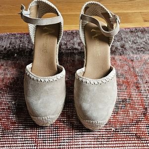 NWOT Apaseart Espardrille Sandals